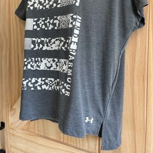 Women’s loose fit grey tee Under Armor size small